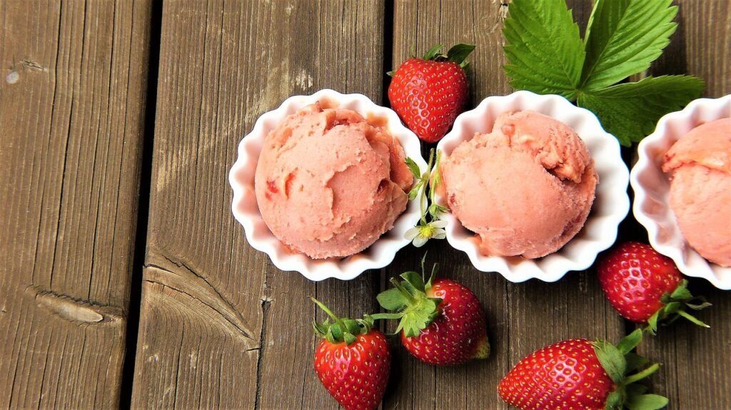 strawberry ice cream, strawberries, fresh, fruit, nature, ripe, rustic, bio, vitamins, bowls, summer, ice cream, lactose free, fruit ice cream, milk ice cream, food, yummy, frozen, diet, ice cream parlor
